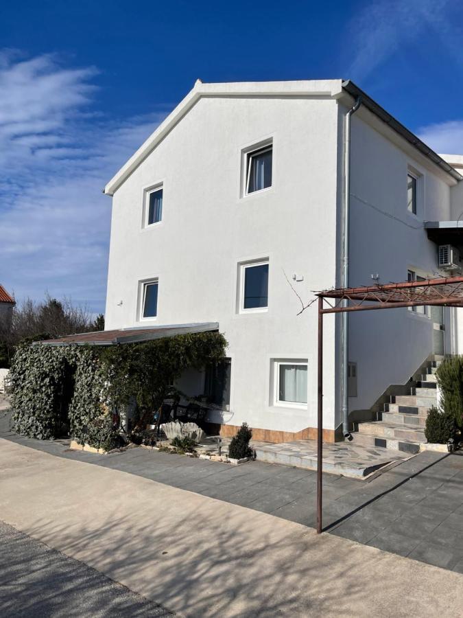Apartments Frigan Maslenica Esterno foto