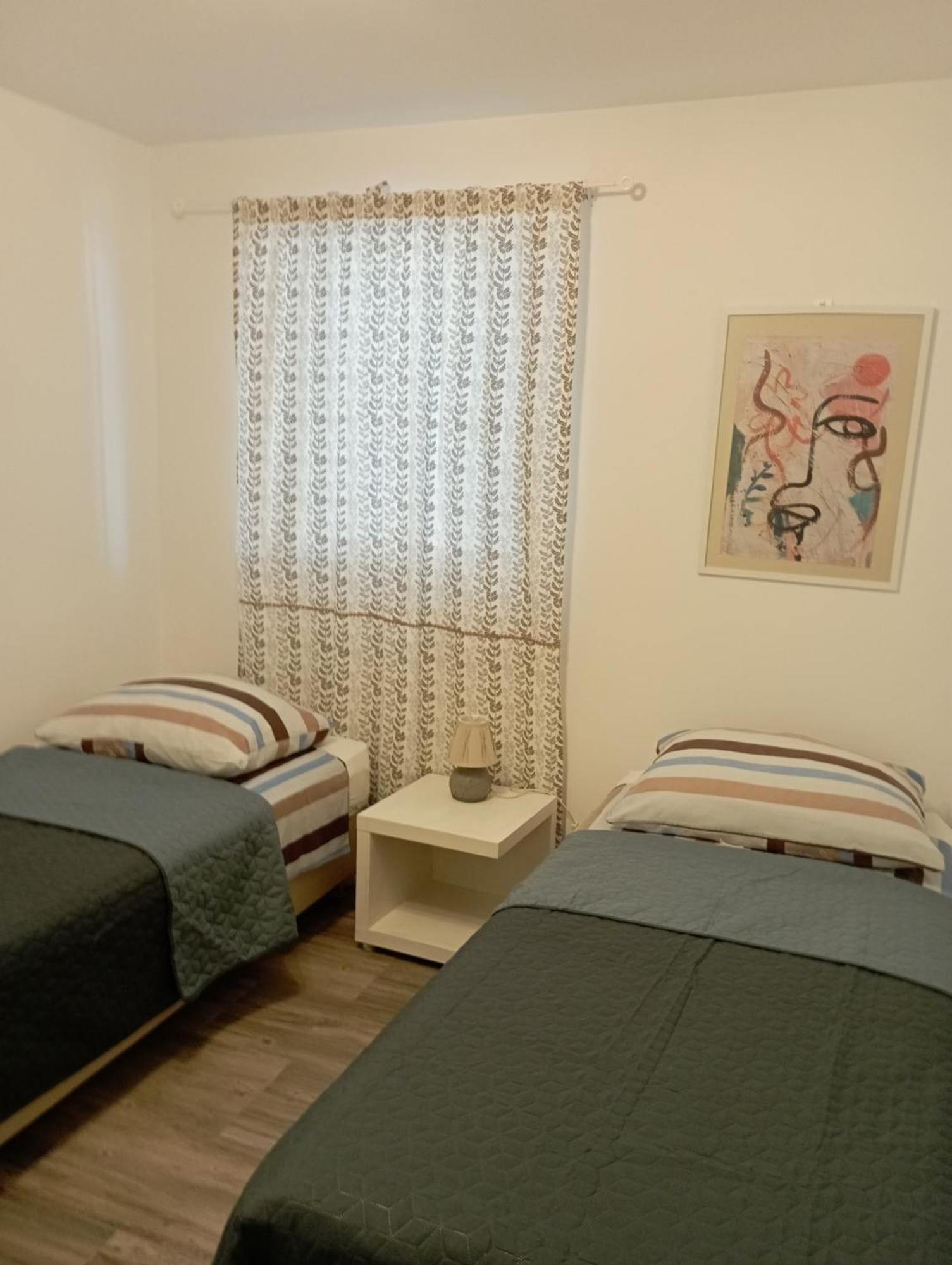 Apartments Frigan Maslenica Esterno foto